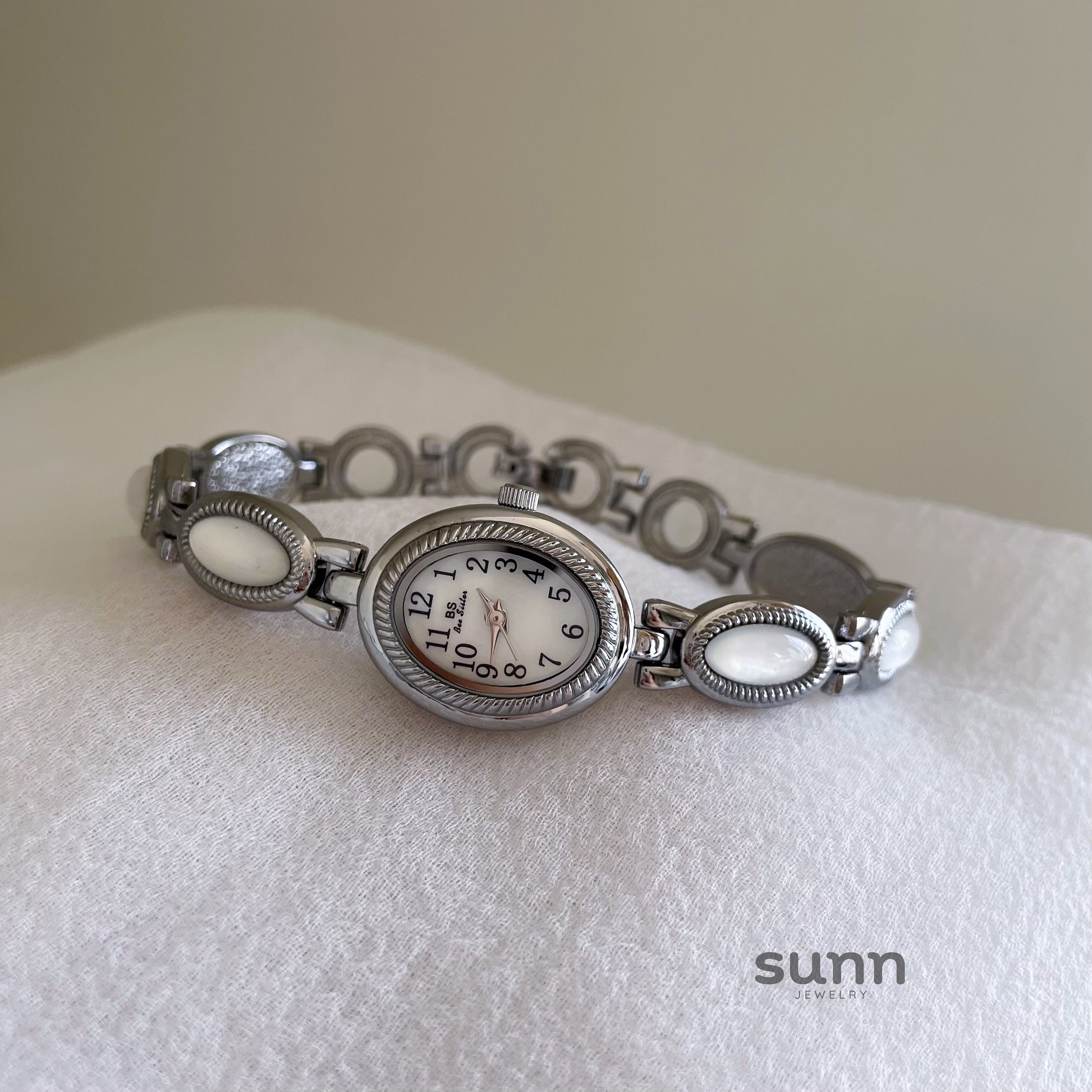 Kristianna Oval Pearl Watch [8HBKM1S3]