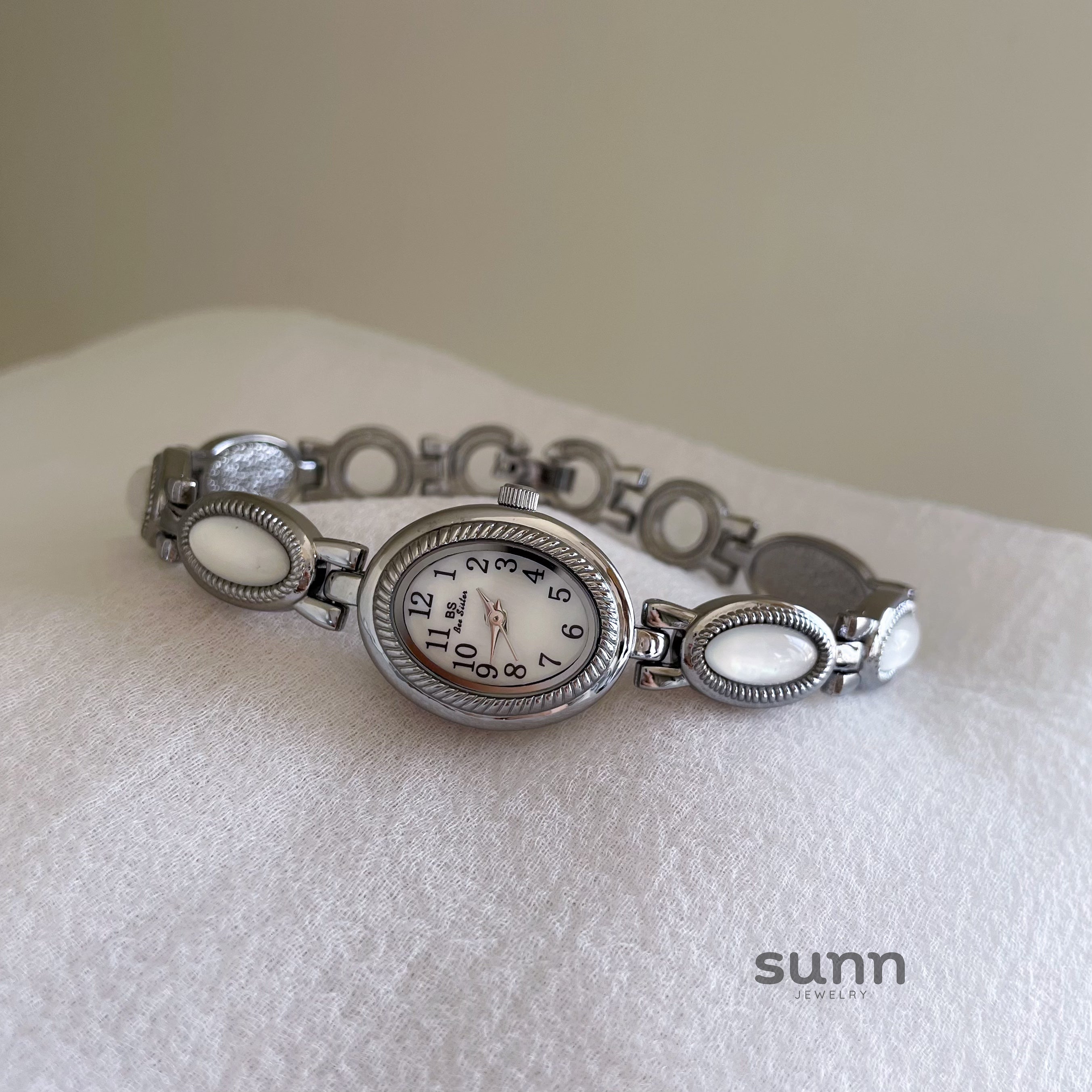 Kristianna Oval Pearl Watch [8HBKM1S3]