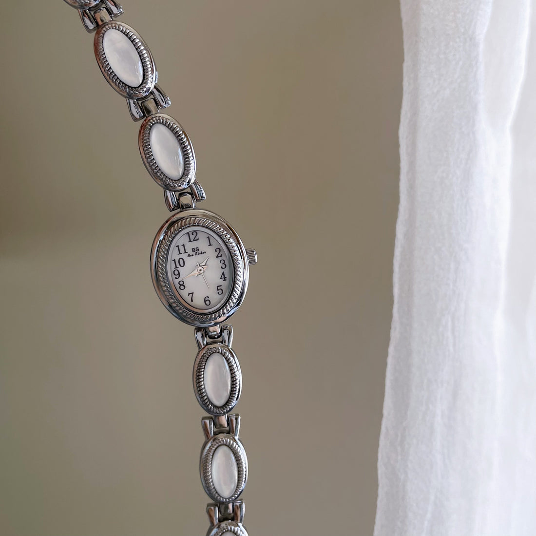 Kristianna Oval Pearl Watch [5R6AIWTE]