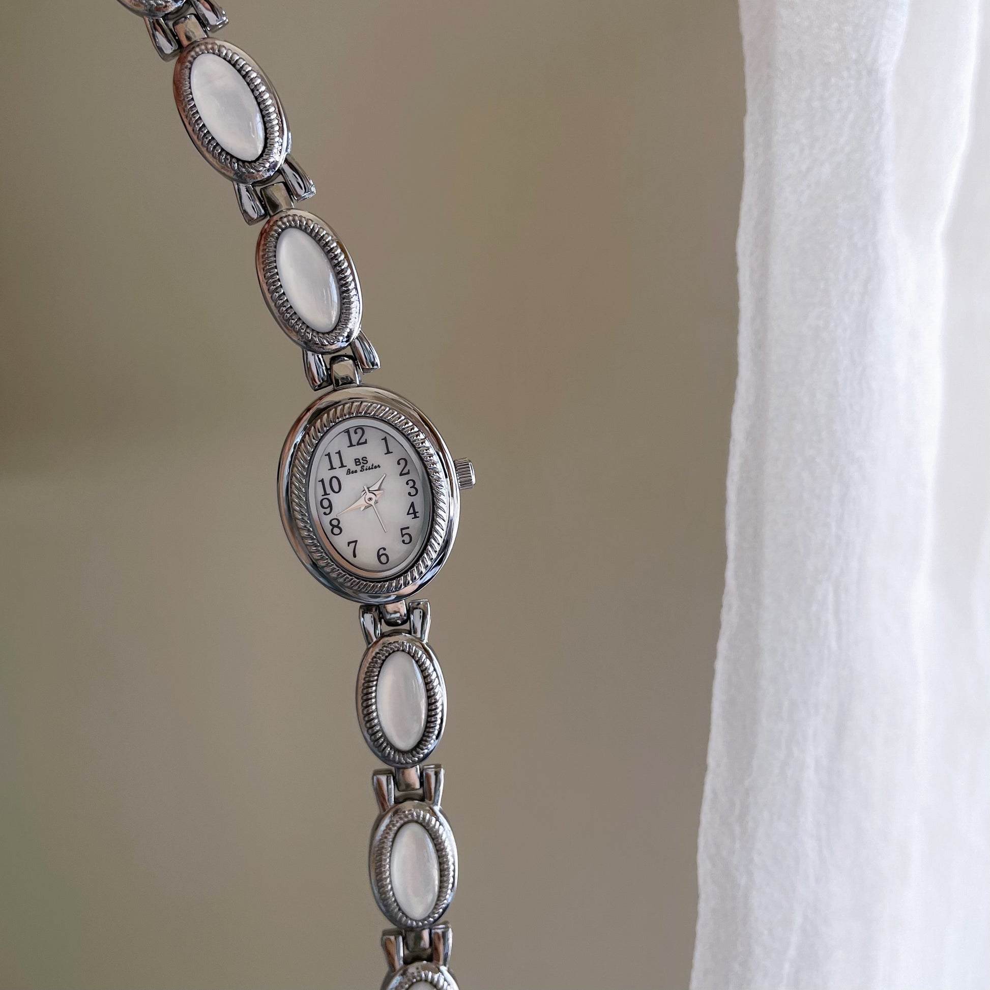 Kristianna Oval Pearl Watch [5R6AIWTE]
