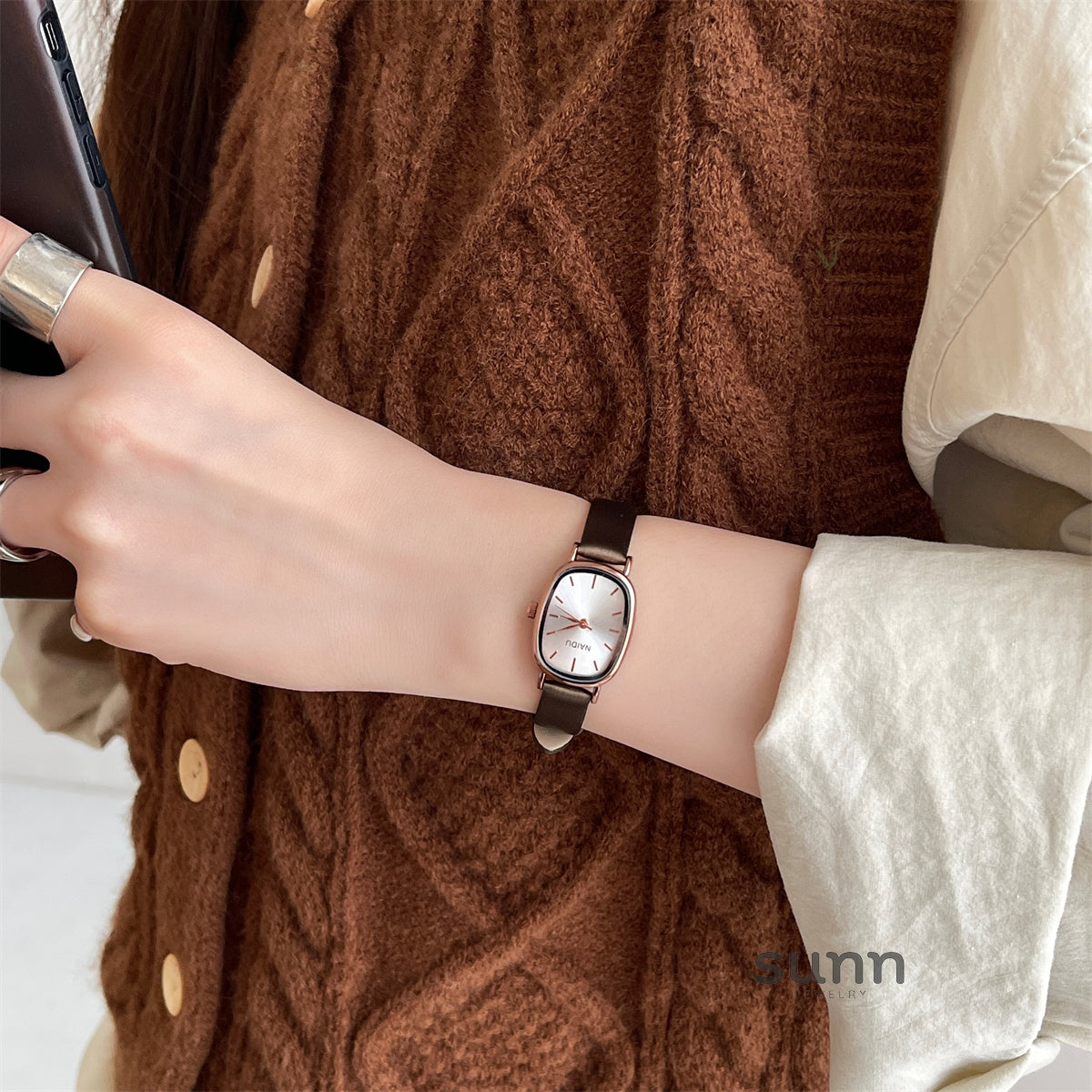 Kristin Petite Oval Watch [AMOUEW1L]
