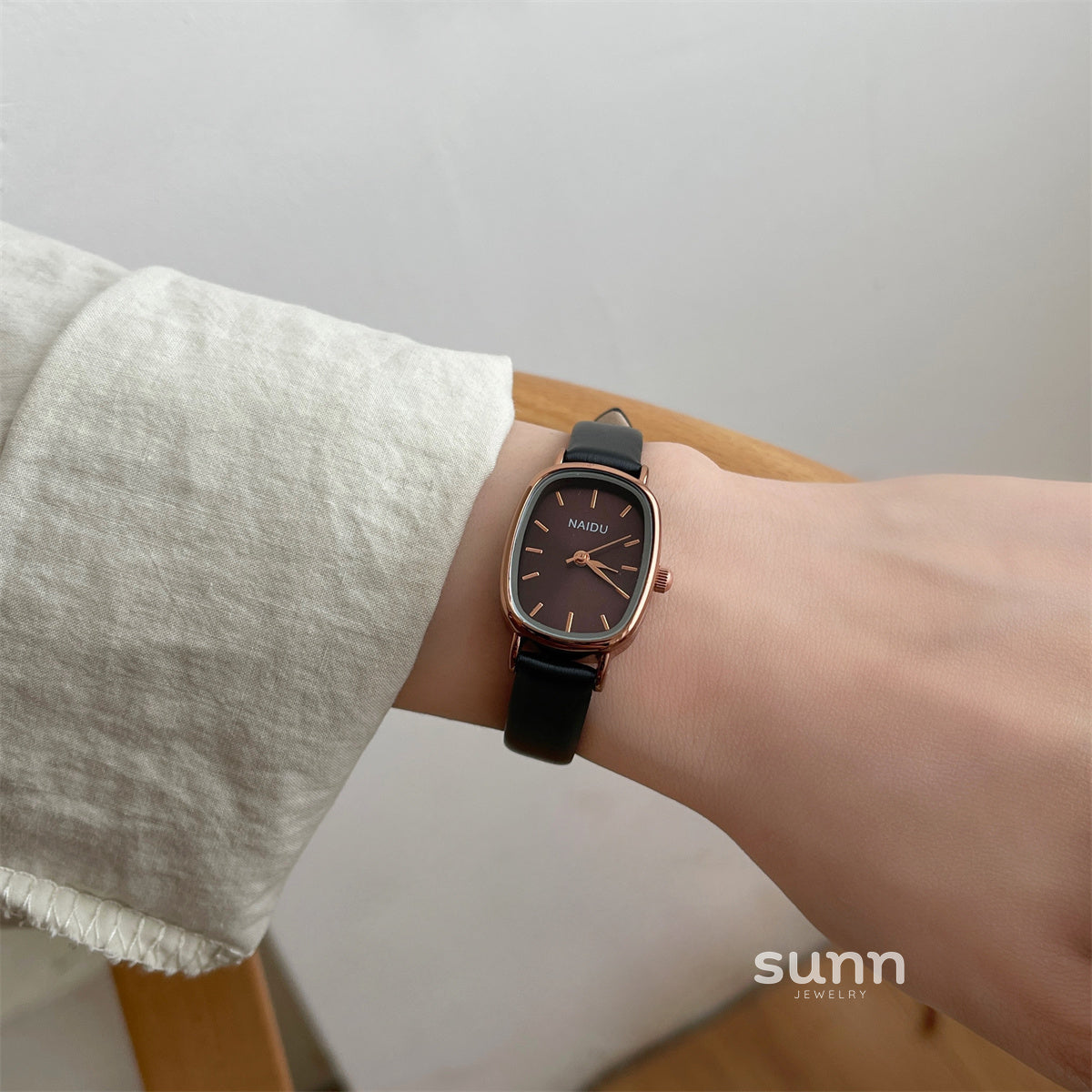 Kristin Petite Oval Watch [PEEV8UT4]