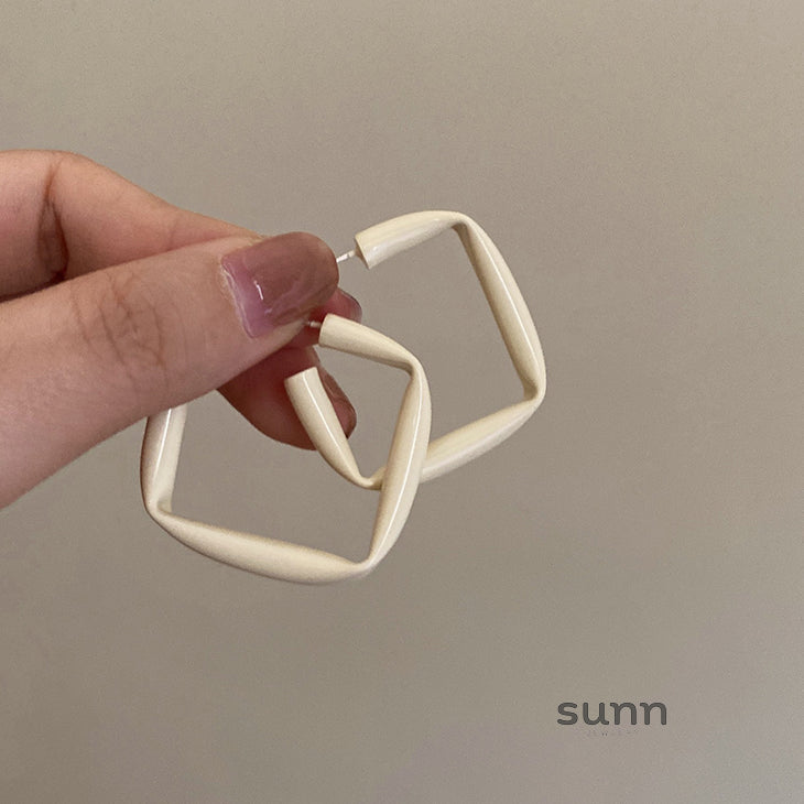 Kristy Sculptural Cream Earrings [KJRH681W]