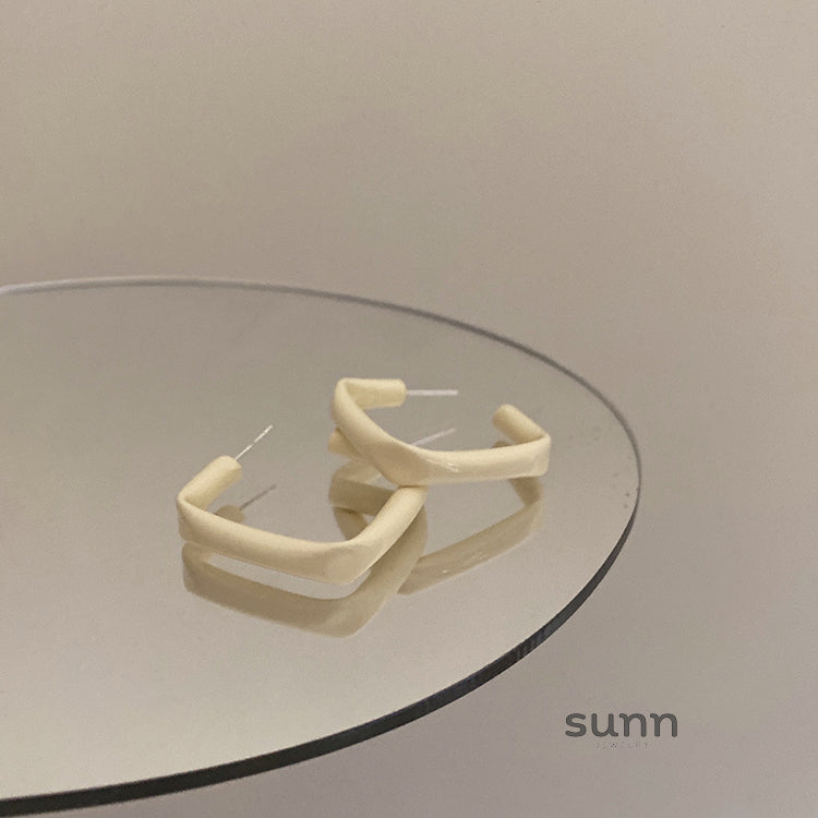 Kristy Sculptural Cream Earrings [NZ063FMX]