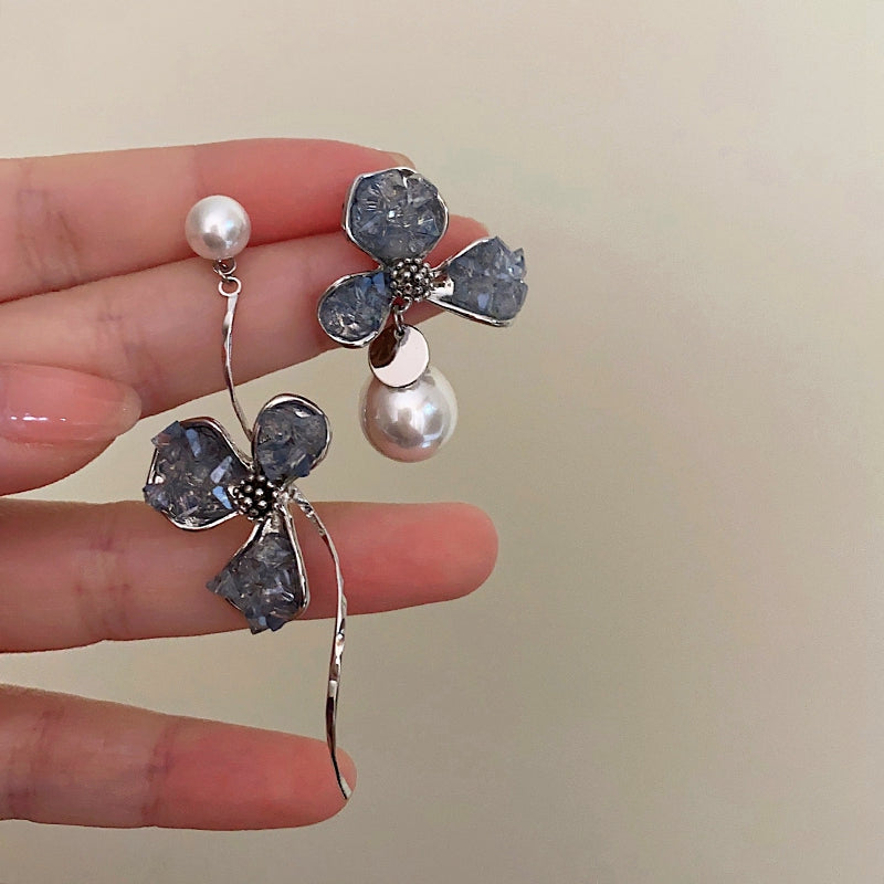 Ksenia Asymmetrical Pearl Flower Earrings [J0TA6C79]