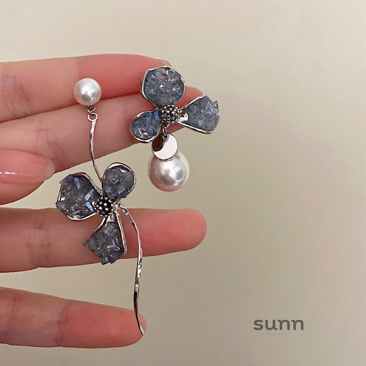 Ksenia Asymmetrical Pearl Flower Earrings [KXV0R0PF]