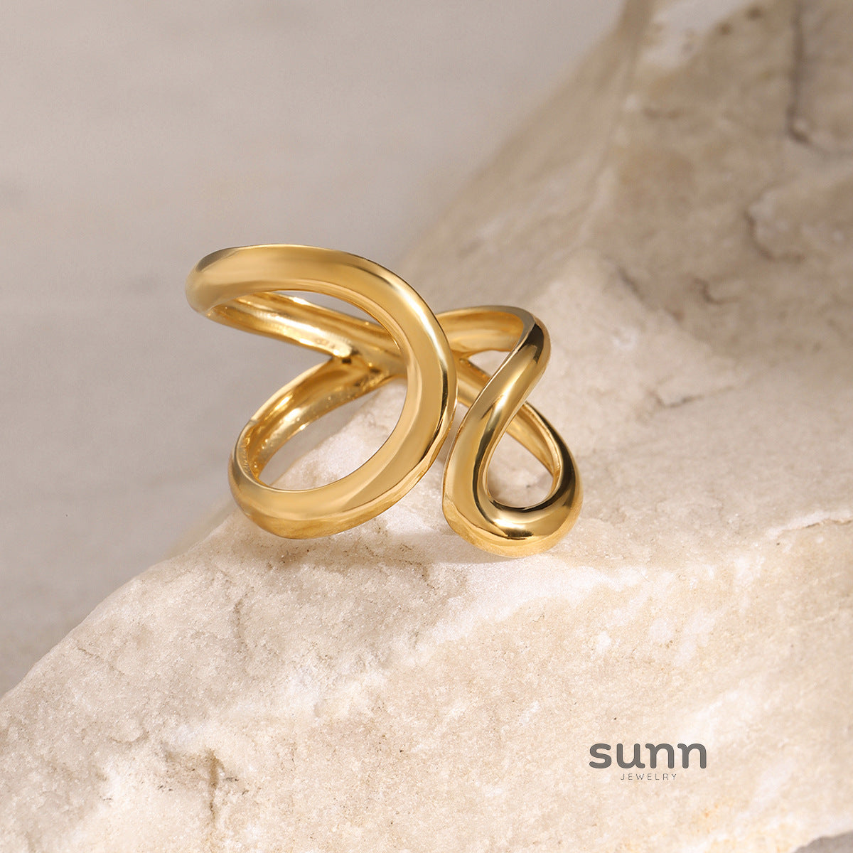 Kyliee Chunky Wave Ring [TMUVHF4X]