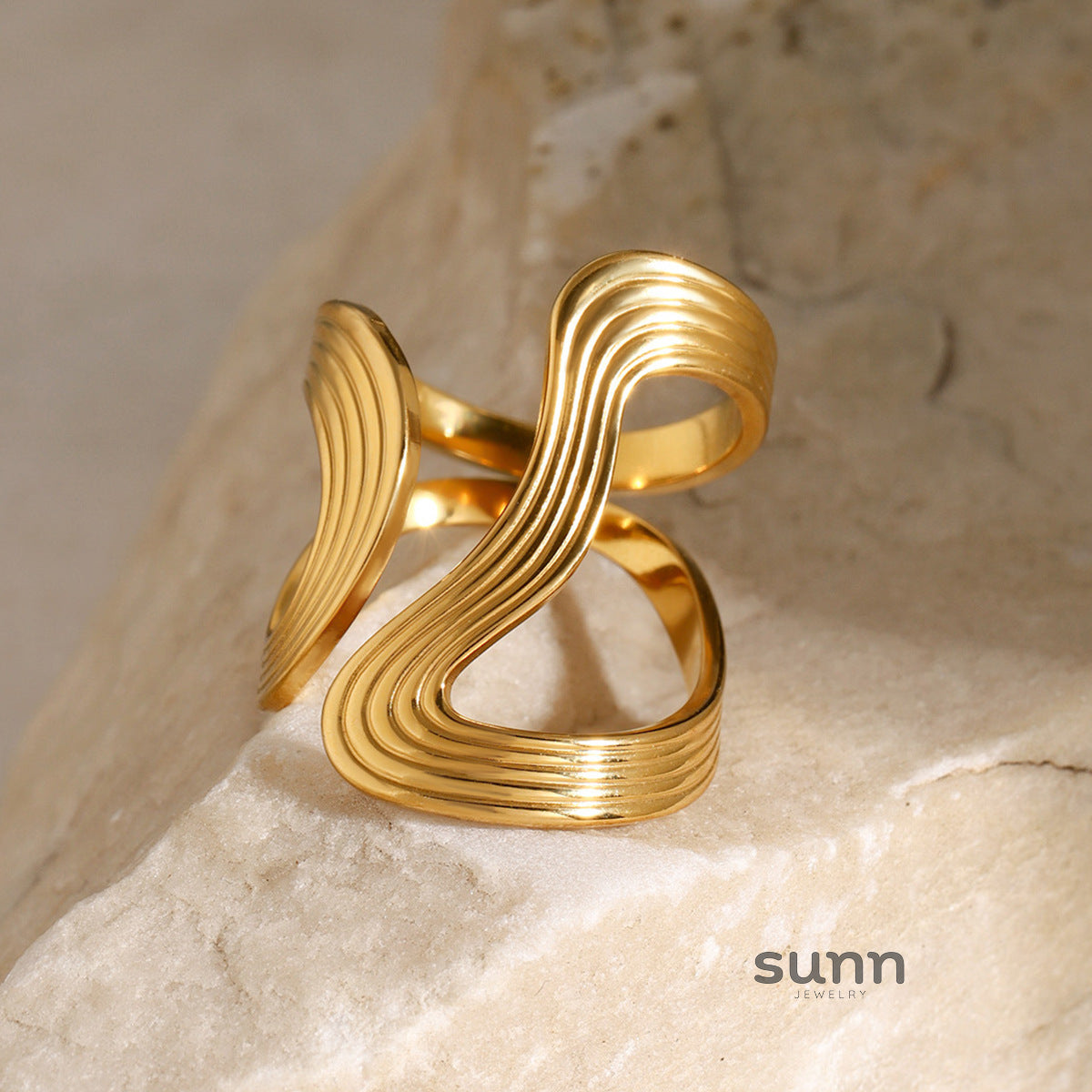 Kyliee Chunky Wave Ring [GPZGYSIG]