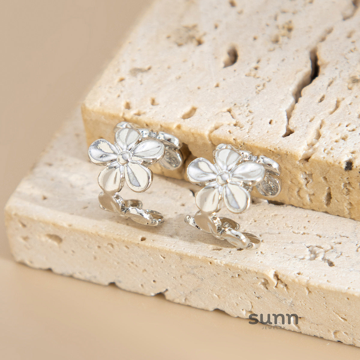 Kynlee Blossom Ear Cuff [2299F6CA]