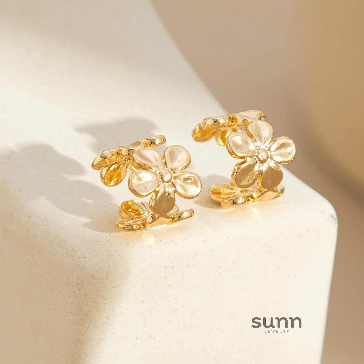 Kynlee Blossom Ear Cuff [XMSZZHWY]