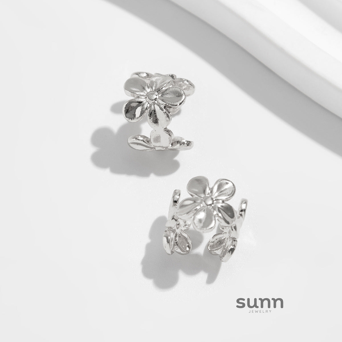 Kynlee Blossom Ear Cuff [2T41HAGQ]