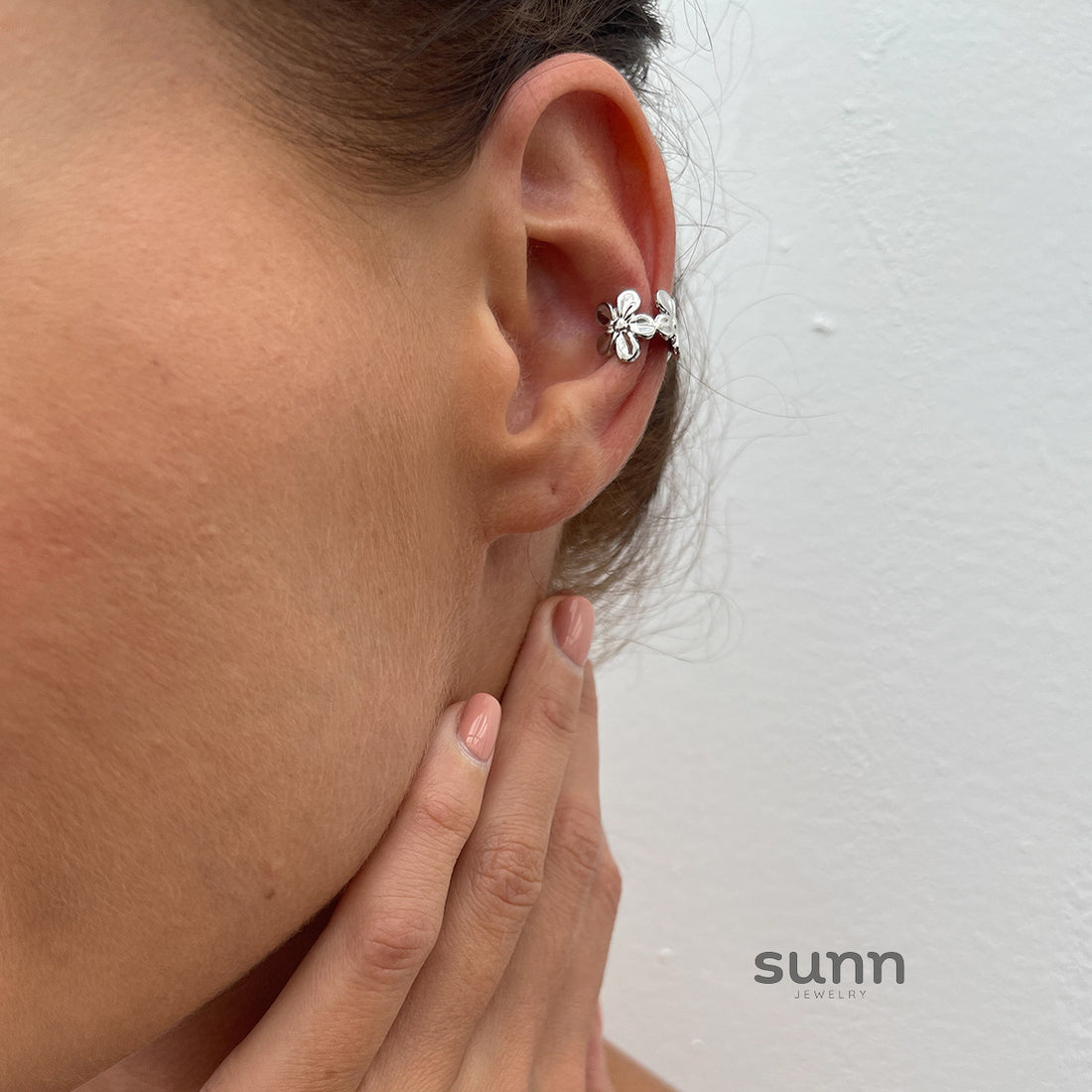 Kynlee Blossom Ear Cuff [G1IY167W]