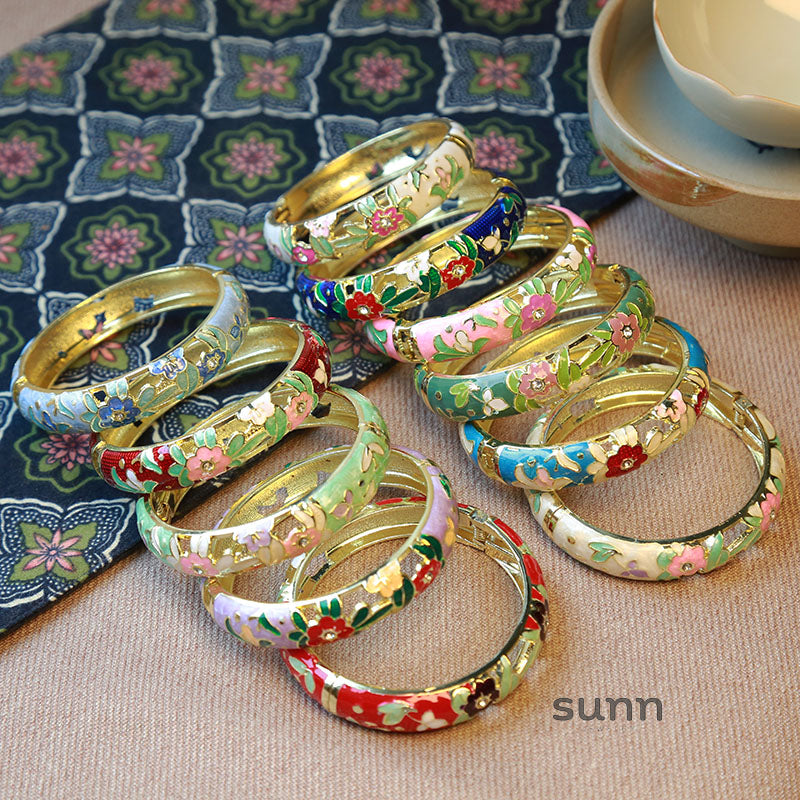 Kynli Floral Cloisonne Bracelet [A8AVRM8V]