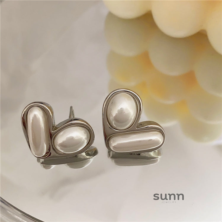 Kynslee Retro Pearl Heart Earrings [HNUOKZEM]