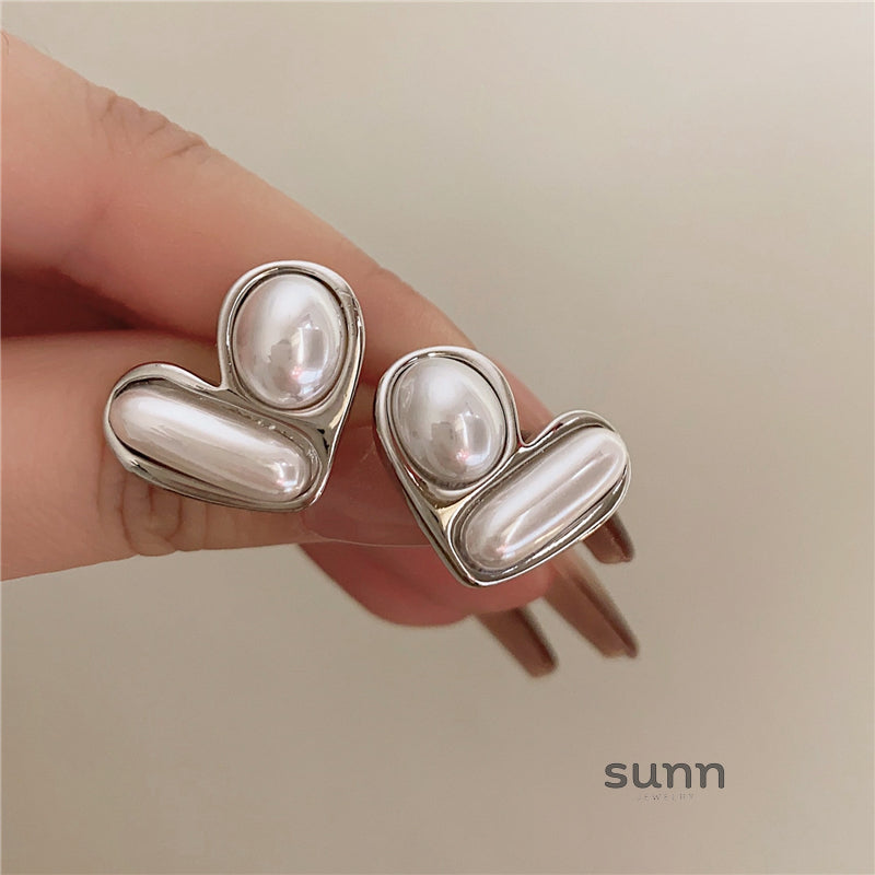 Kynslee Retro Pearl Heart Earrings [FW5G7RQH]