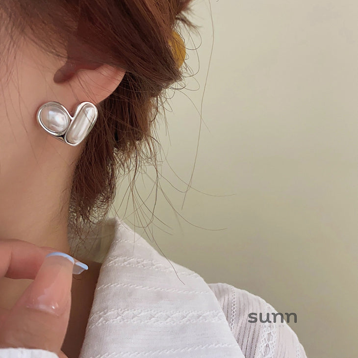 Kynslee Retro Pearl Heart Earrings [C694MXQ5]