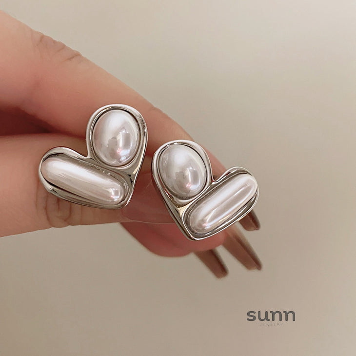 Kynslee Retro Pearl Heart Earrings [T2AWBJ61]