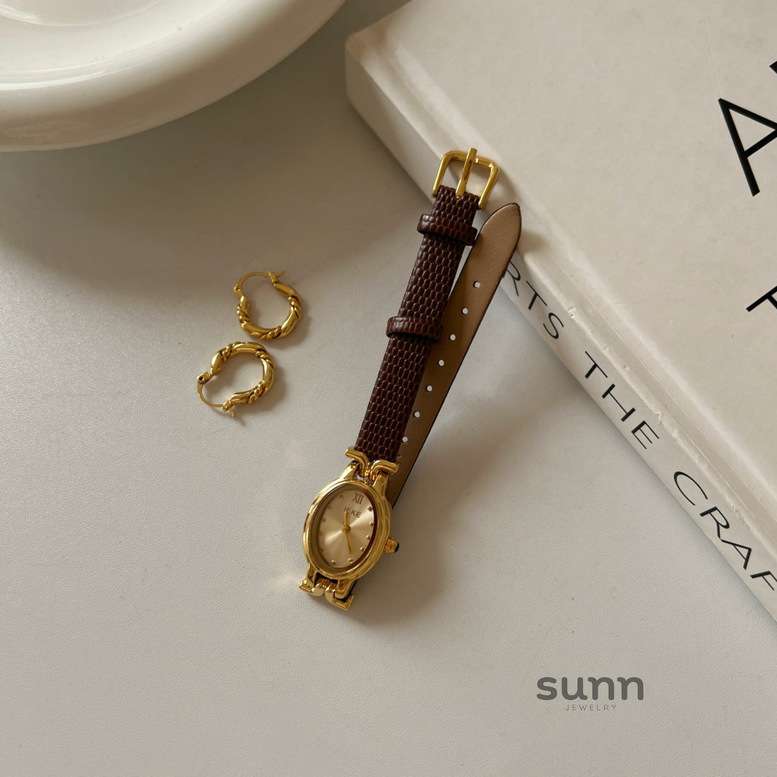 Kynslie Vintage Oval Watch [9XJV3YZZ]