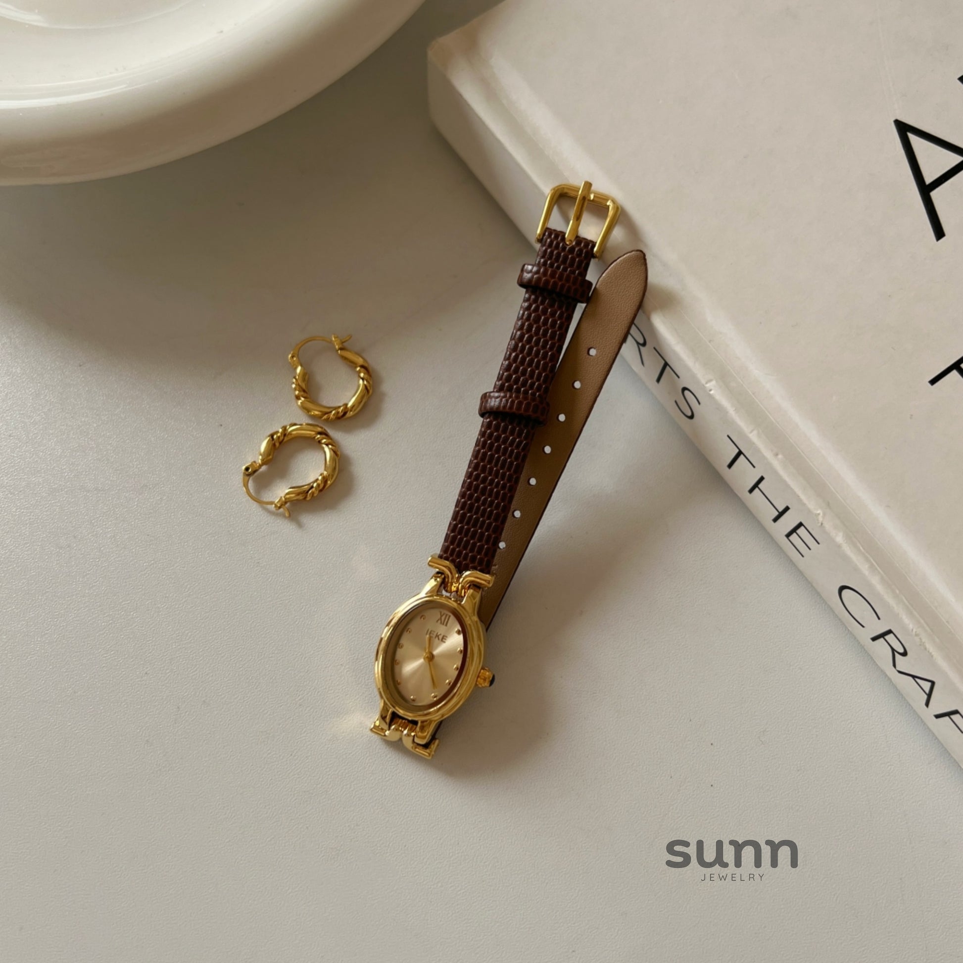 Kynslie Vintage Oval Watch [3B2LOTW9]