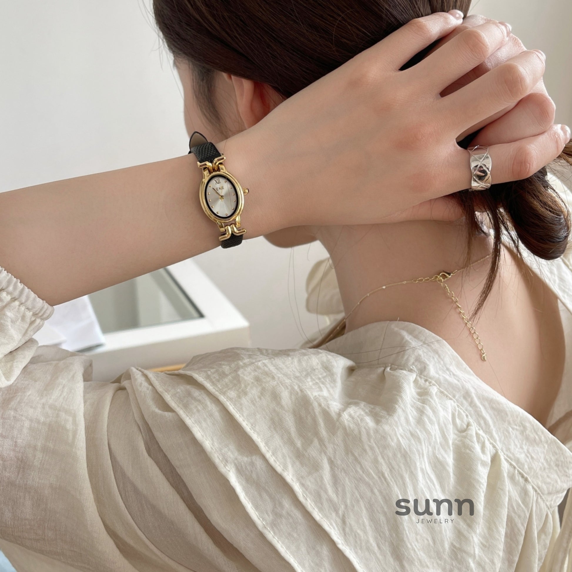 Kynslie Vintage Oval Watch [B7A7ZFNY]