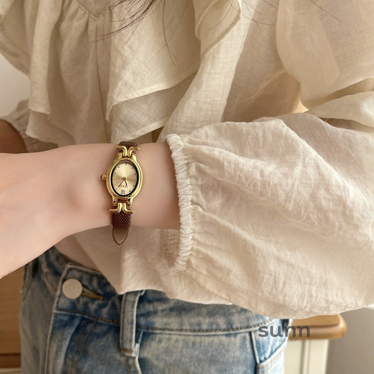 Kynslie Vintage Oval Watch [YKJHK6AM]