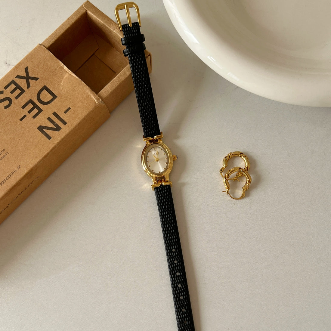 Kynslie Vintage Oval Watch [9XJV3YZZ]