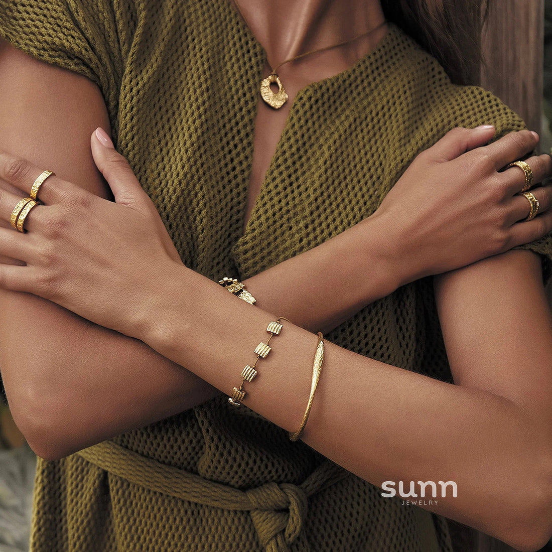 Kynzlee Textured Cuff Bracelet [F4DI3ZF2]