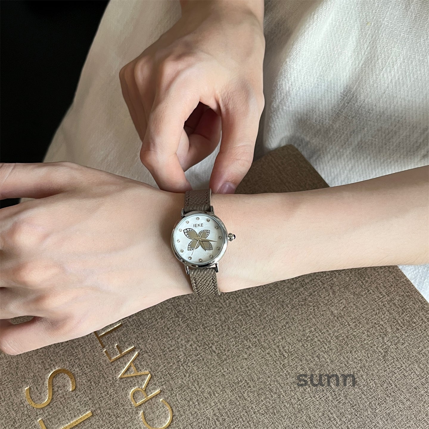Lacy Butterfly Rhinestone Watch [4UU7IJBA]