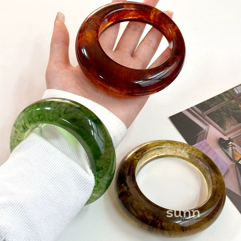 Laiba Sculptural Resin Bangle [UUJE6KB6]