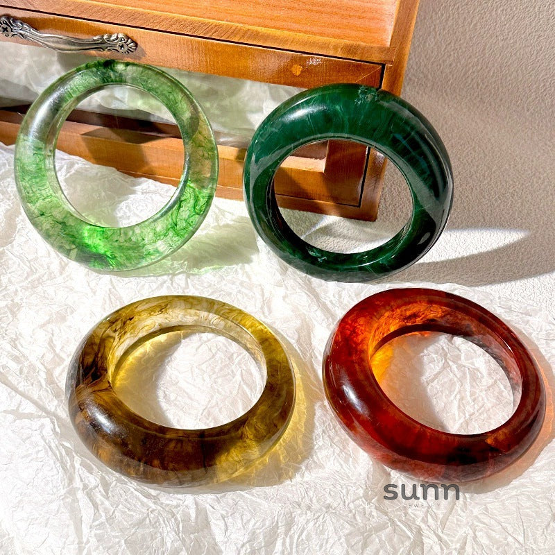 Laiba Sculptural Resin Bangle [DWQRTPHL]