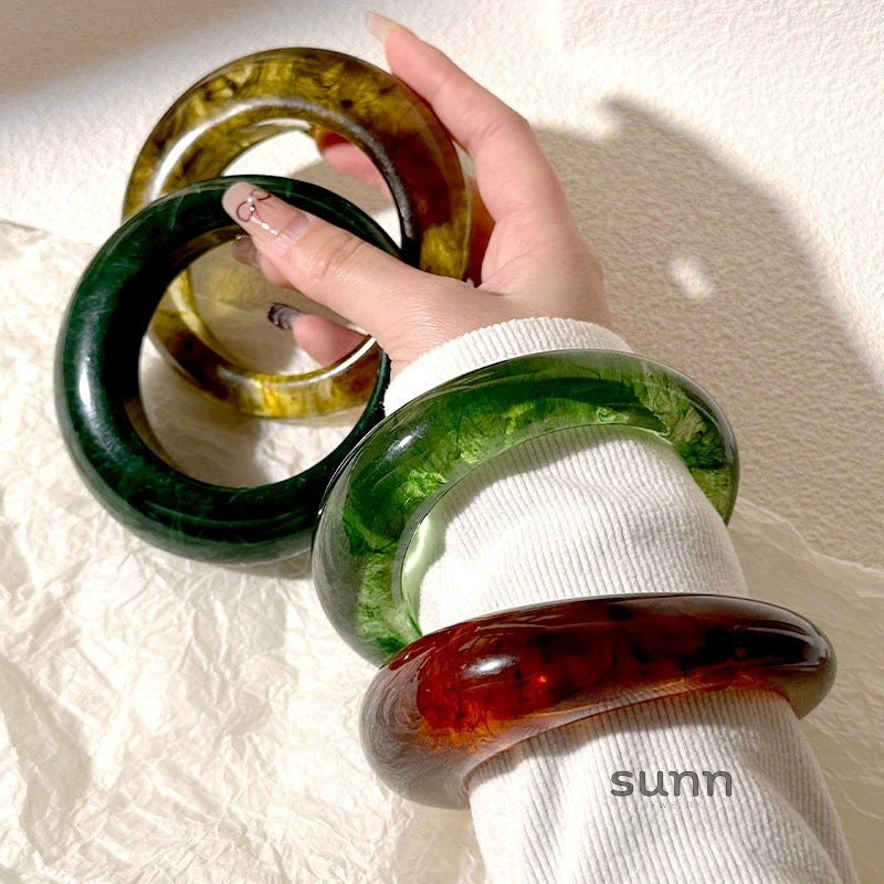 Laiba Sculptural Resin Bangle [TA4VI4CL]