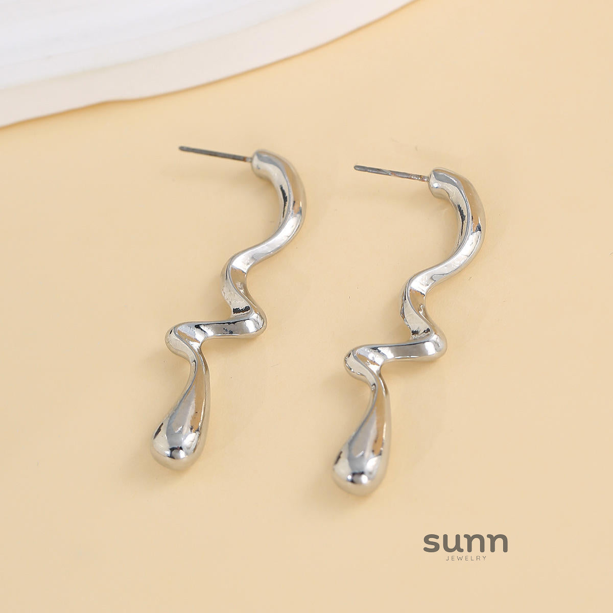 Laiklyn Molten Drop Earrings [VV0B11CF]