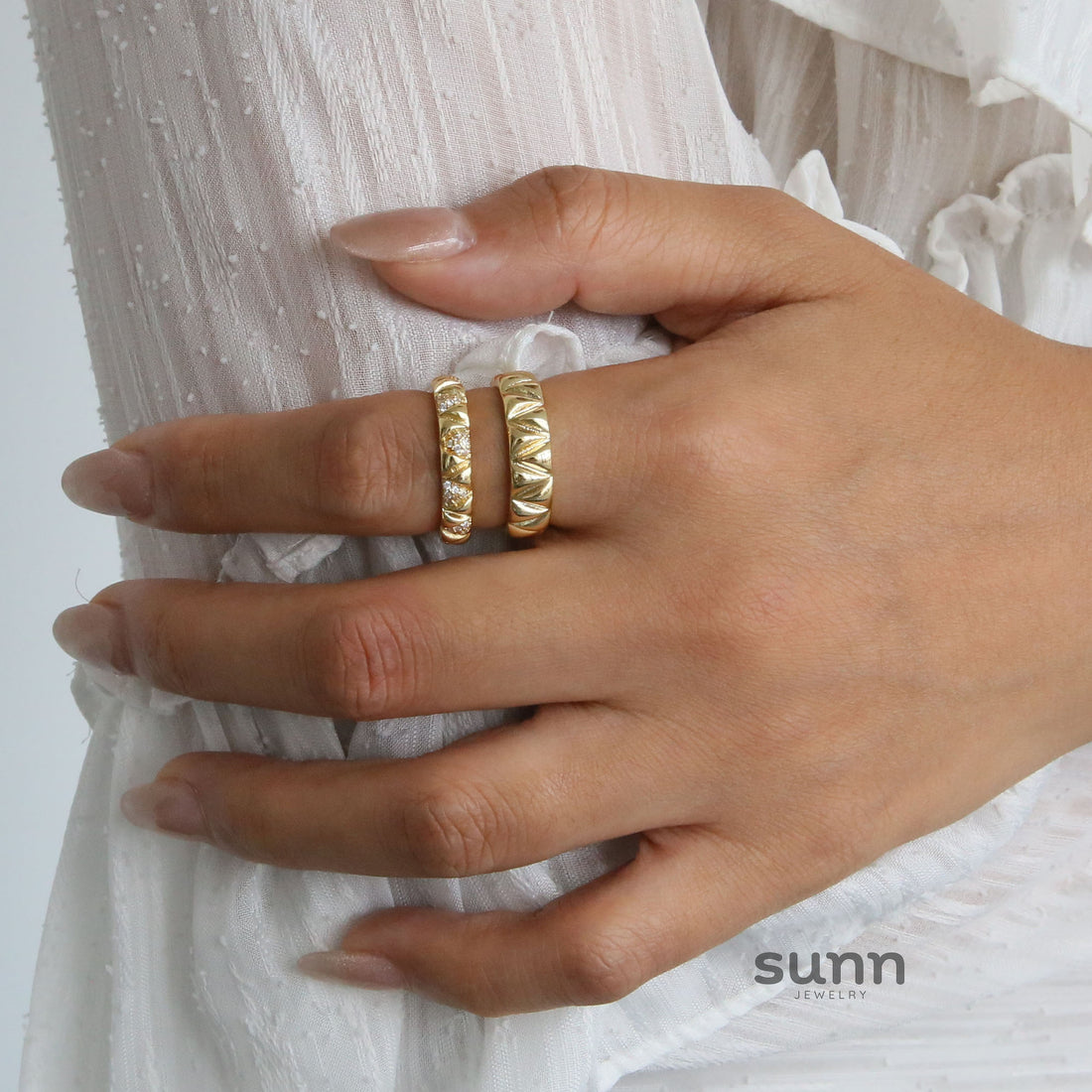 Laikyn Geometric Triangle Ring [RMWROW1U]