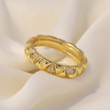 Laikyn Geometric Triangle Ring [RMWROW1U]