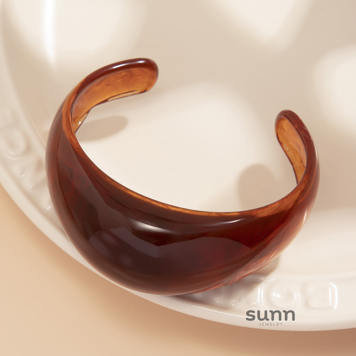 Lainie Curved Resin Bangle [KMIWEBVZ]