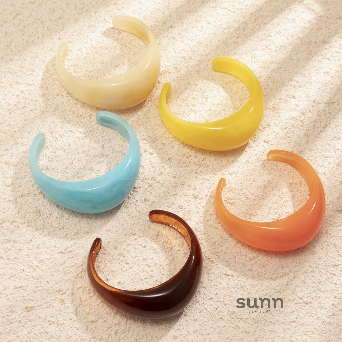 Lainie Curved Resin Bangle [ZQ4ZX0O3]