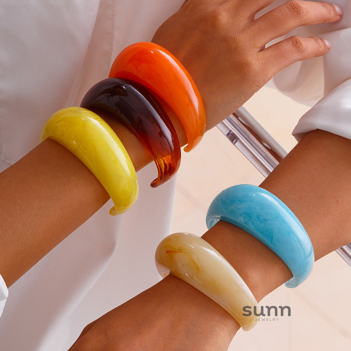Lainie Curved Resin Bangle [836SNNSH]