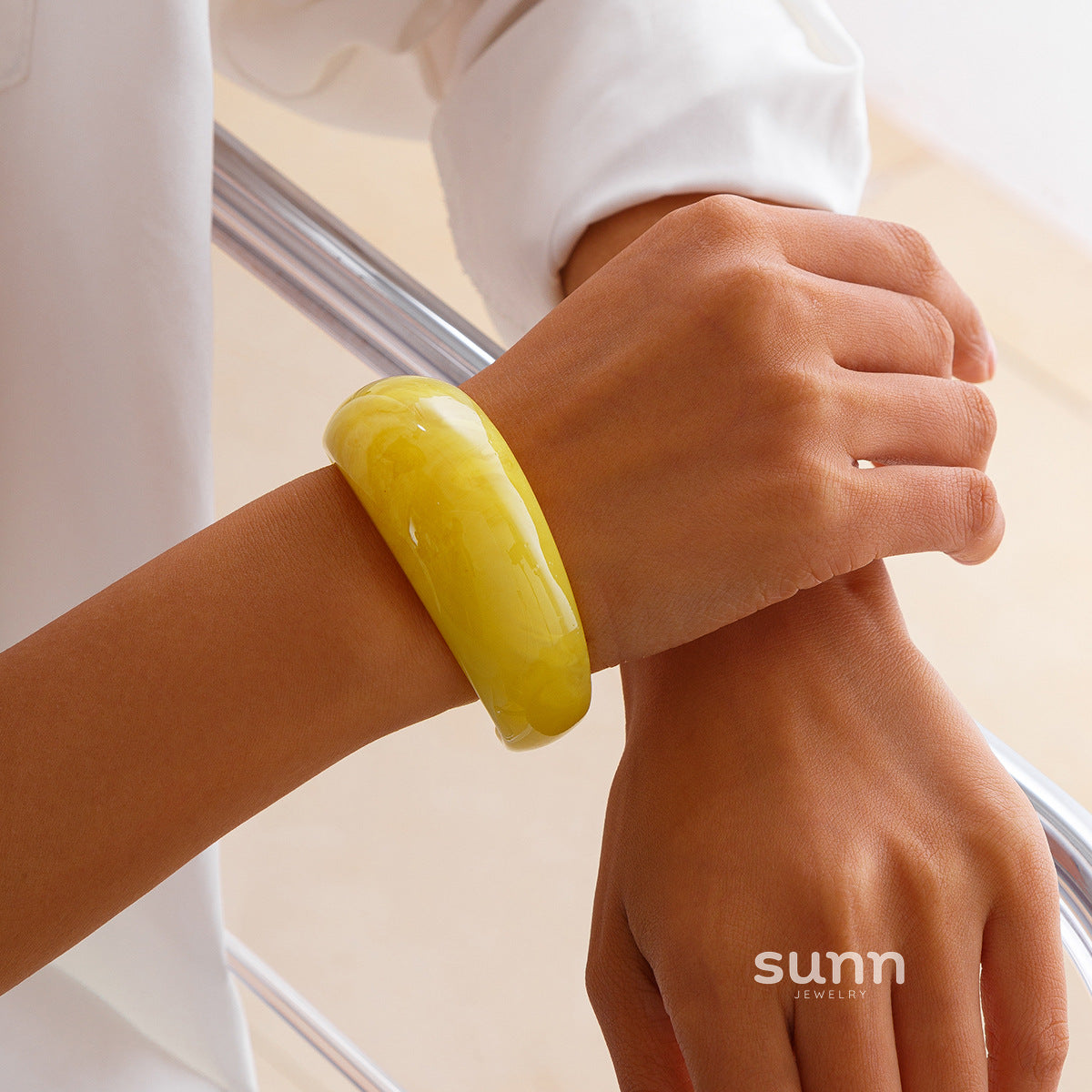 Lainie Curved Resin Bangle [TXJ79DUC]