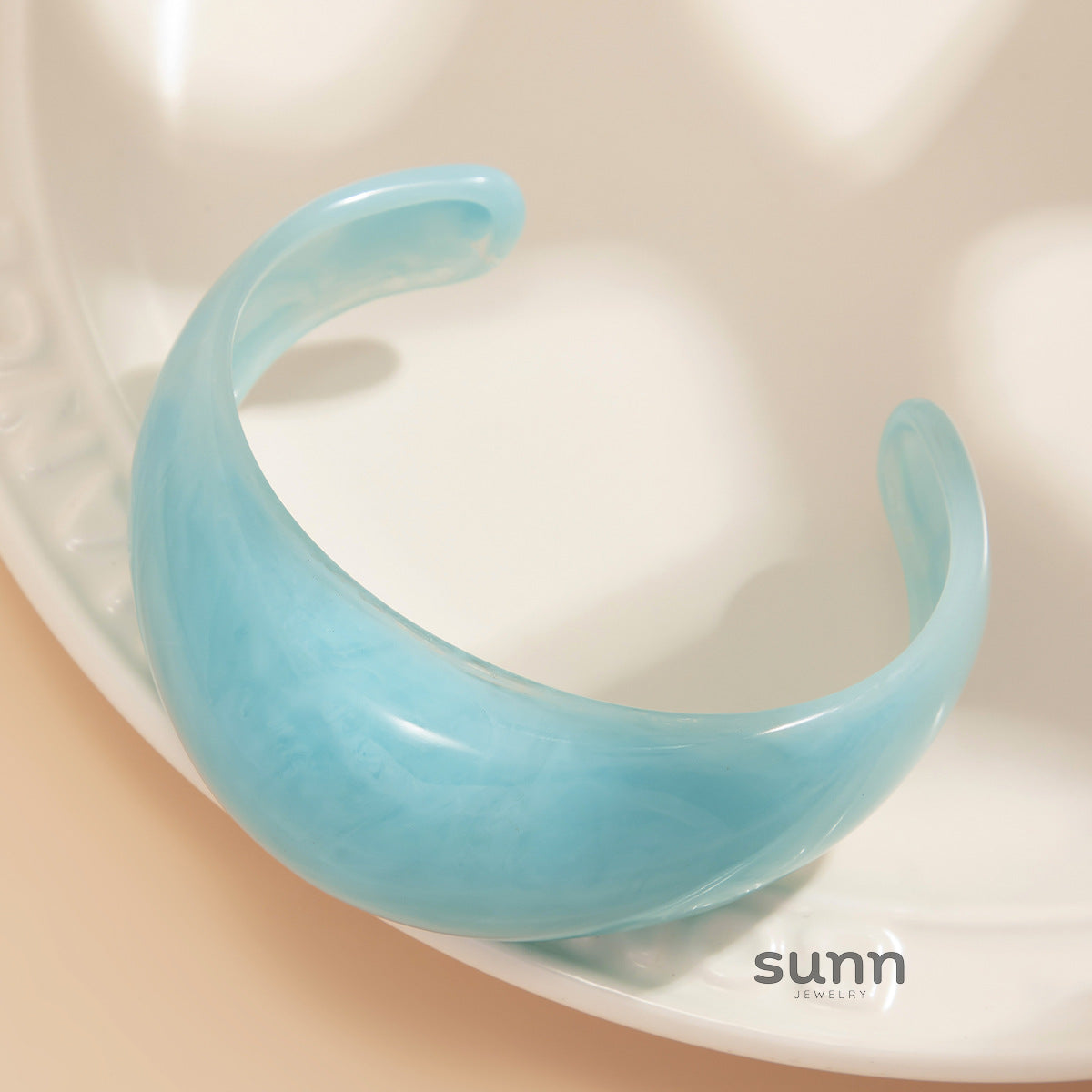 Lainie Curved Resin Bangle [CDVBPH5N]