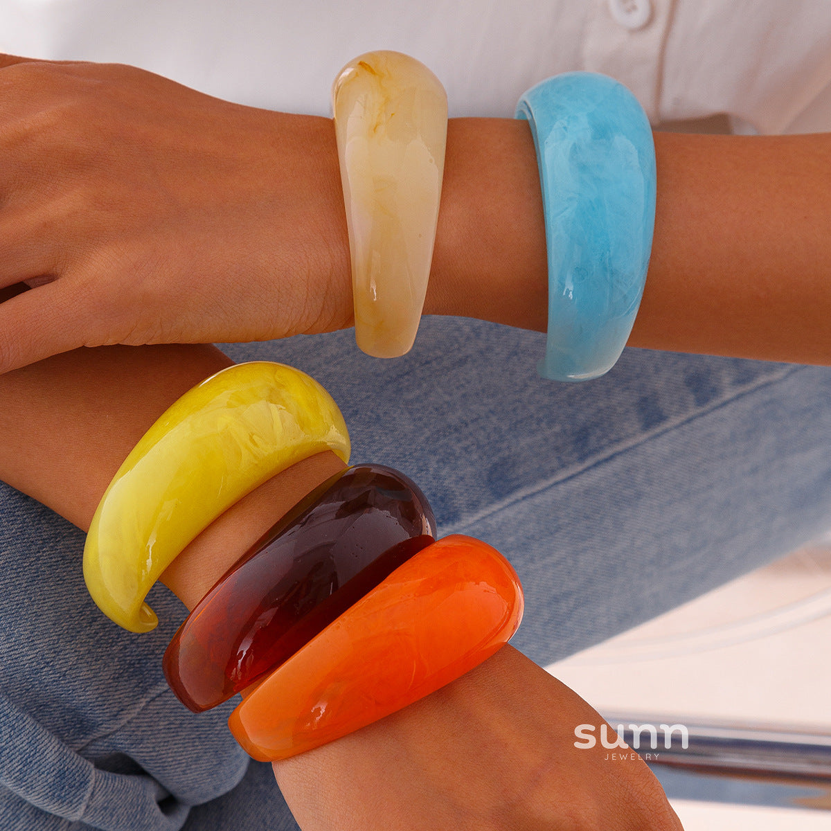 Lainie Curved Resin Bangle [YRT04WMB]