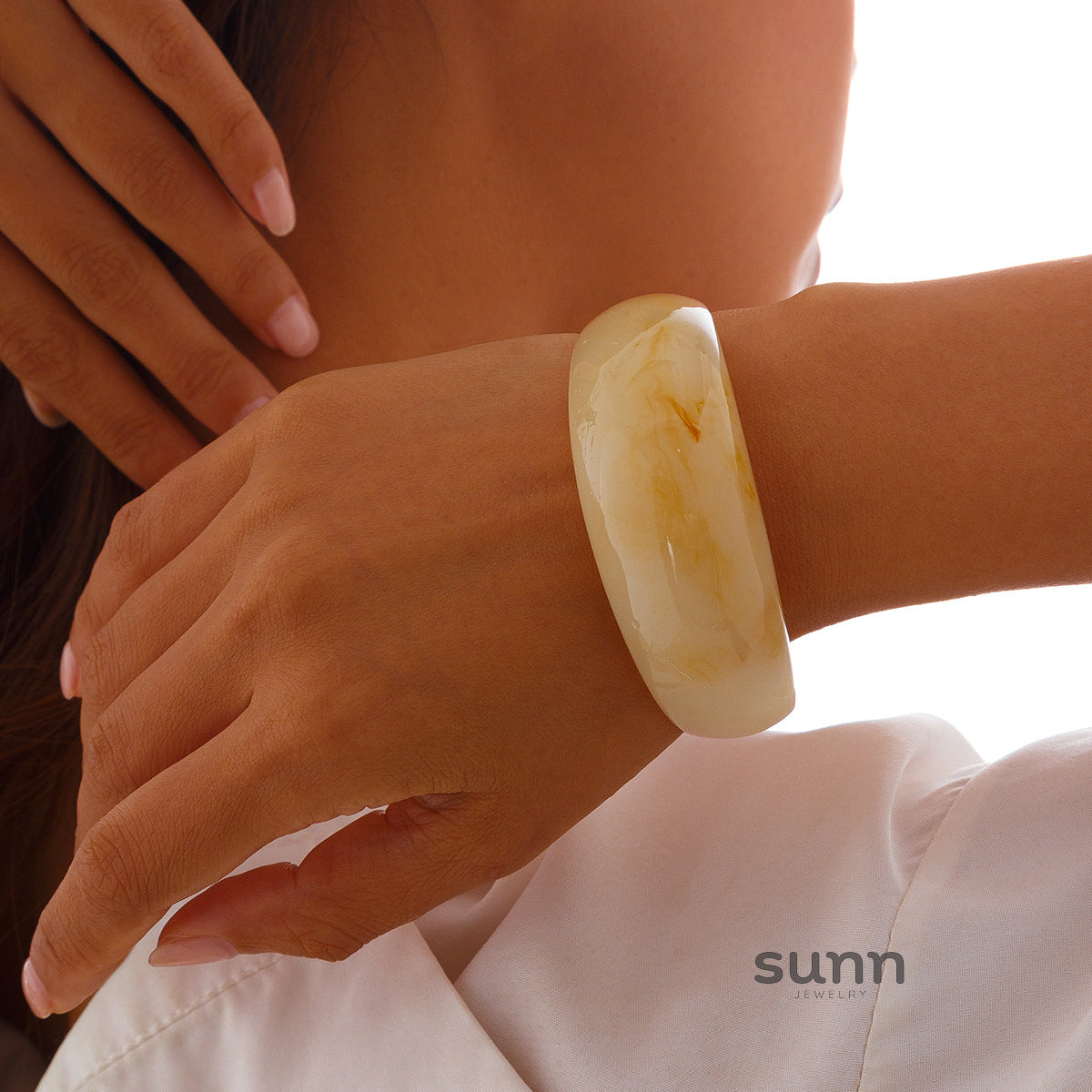 Lainie Curved Resin Bangle [MVR7JFD4]