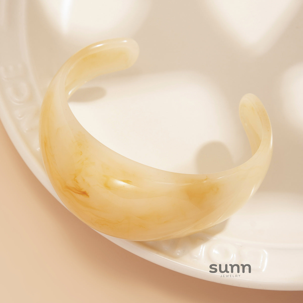 Lainie Curved Resin Bangle [6Q7IVGFD]