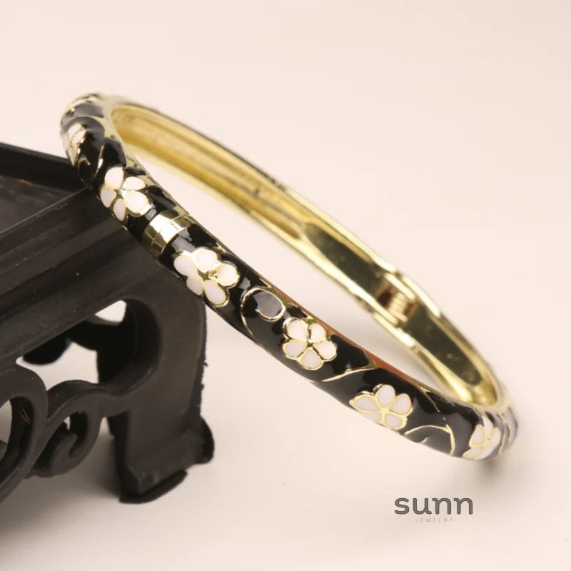 Lakelynn Delicate Floral Bangle