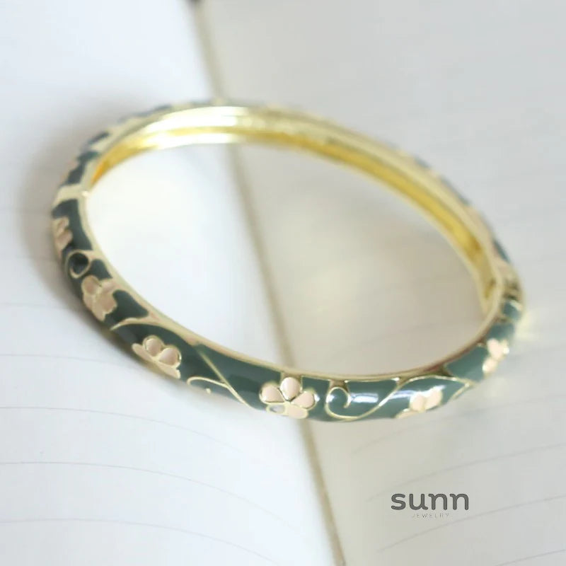 Lakelynn Delicate Floral Bangle