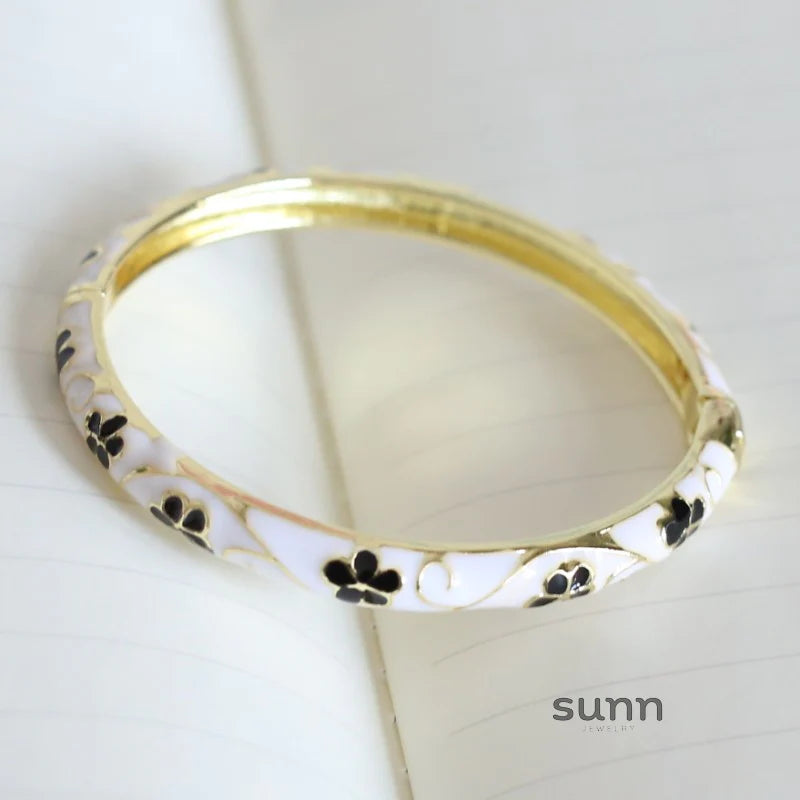 Lakelynn Delicate Floral Bangle