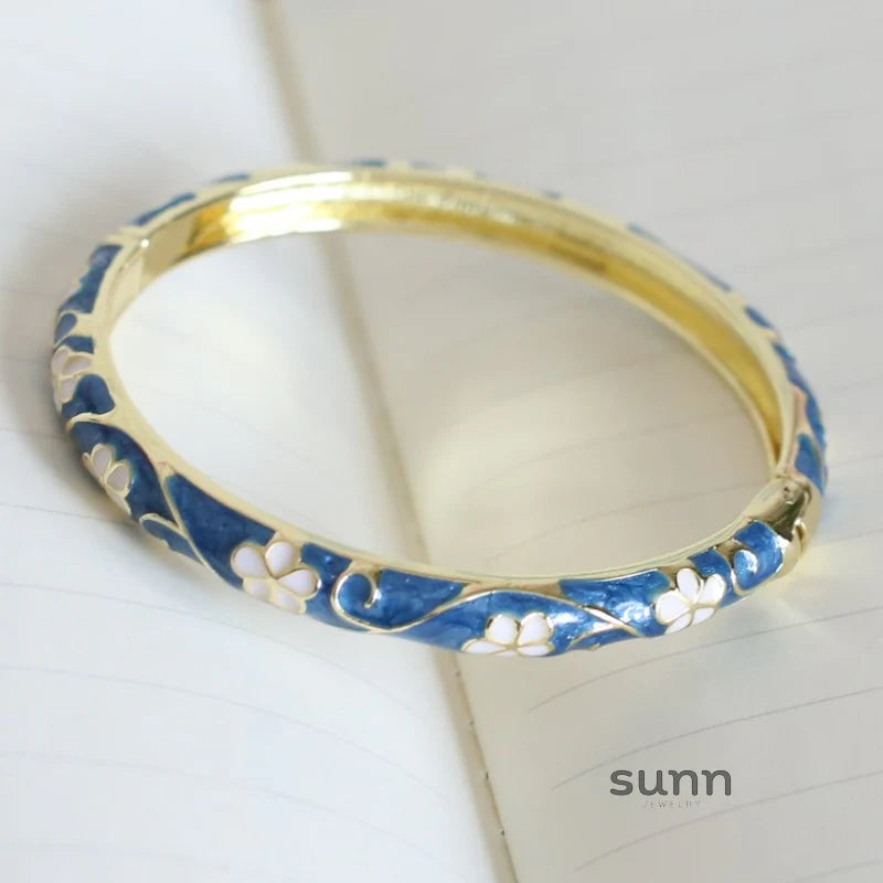 Lakelynn Delicate Floral Bangle