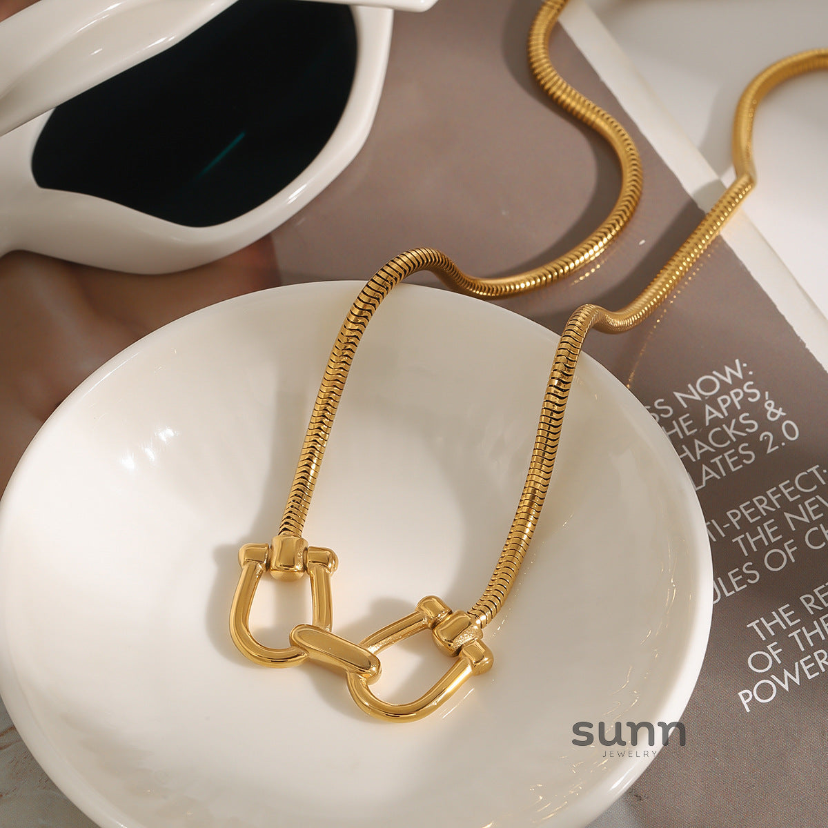 Lakin Dainty Cross Necklace [ZBN2LD8G]