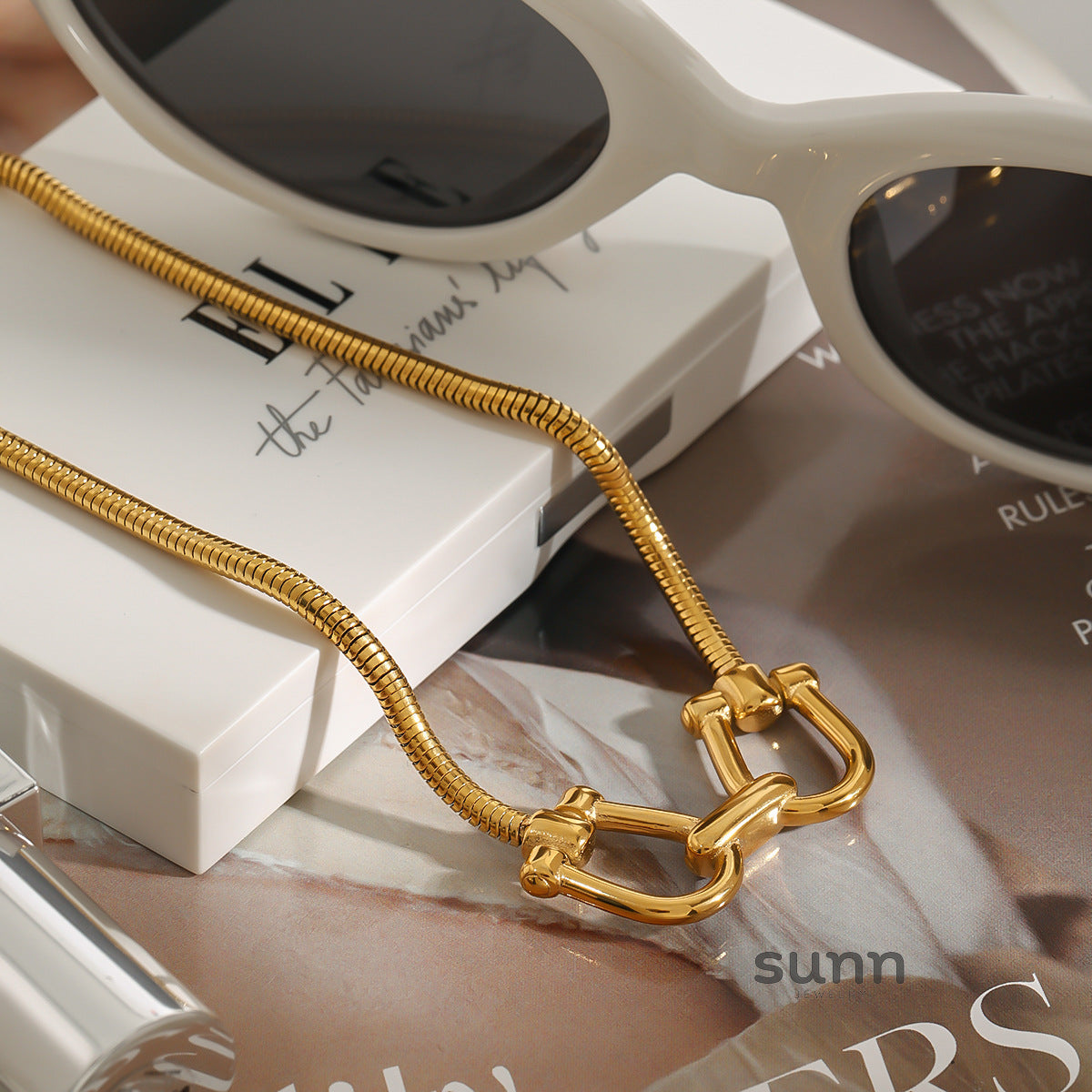 Lakin Dainty Cross Necklace [PV8SB8N7]