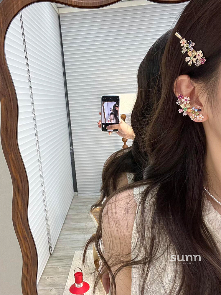 Lakynn Floral Gem Stud Earrings [RI7UW44B]
