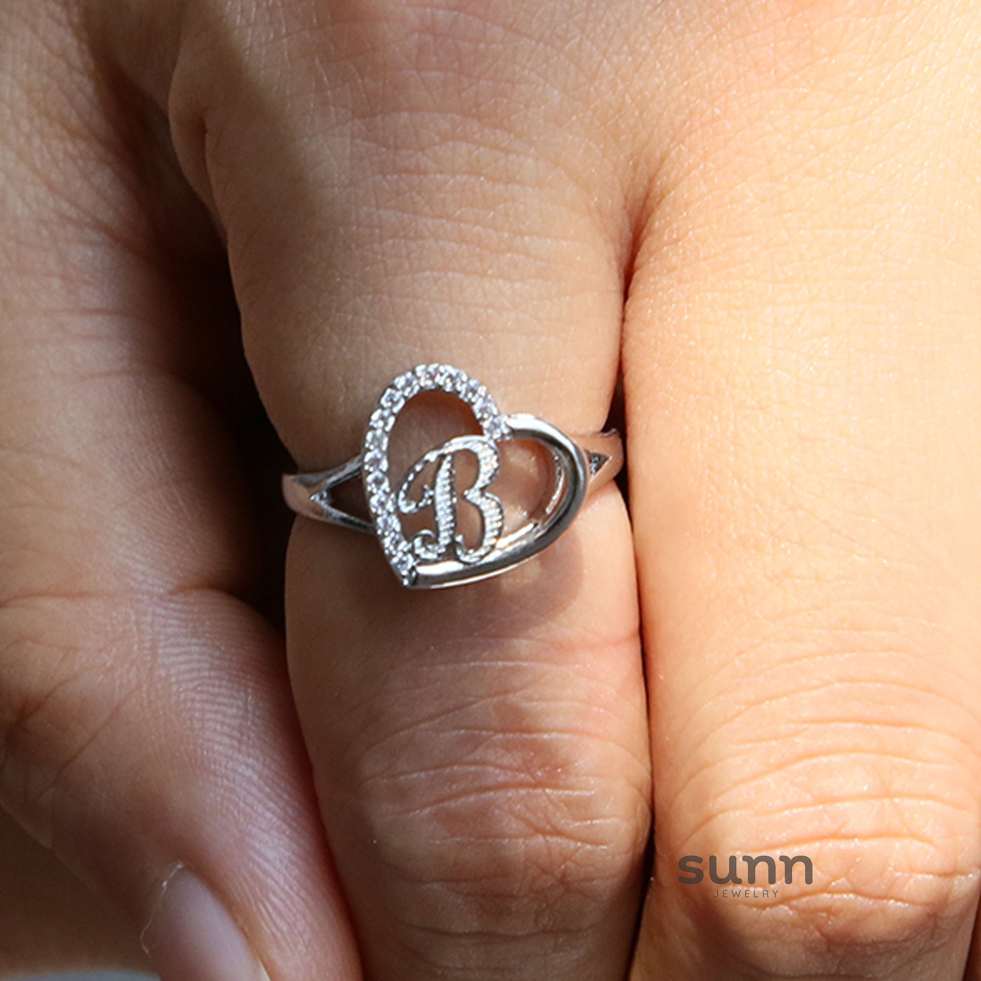 Lakynn Initial Heart Ring [1V16SMA4]